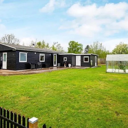 8 Person Holiday In Glesborg