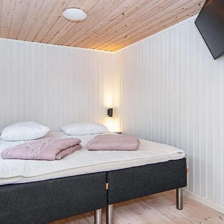 8 Person Holiday In *