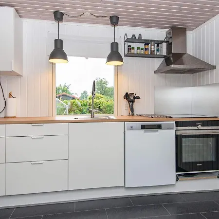 8 Person Holiday In Glesborg